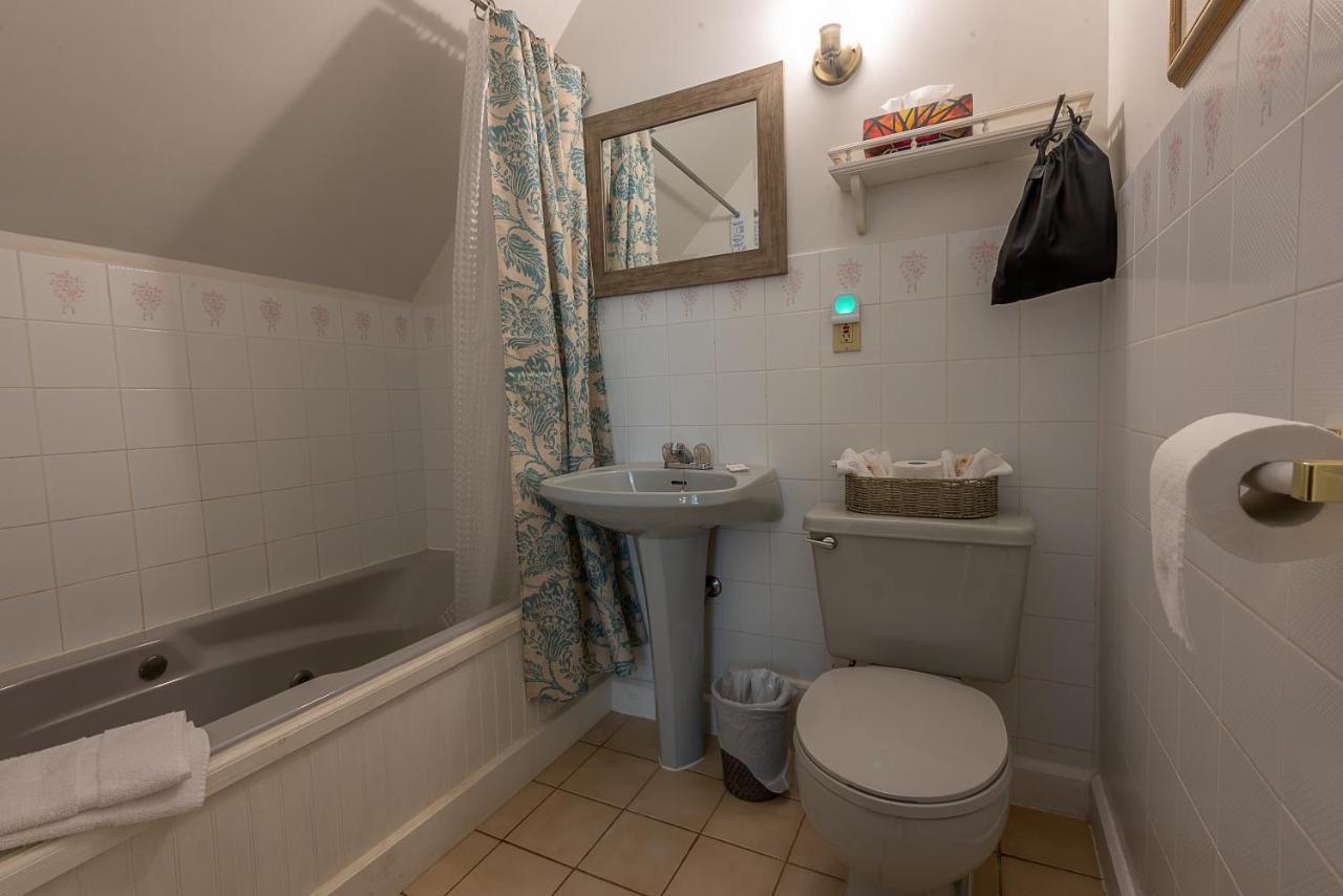 St. Martins Country Inn & Vaughan'S Restaurant Bagian luar foto