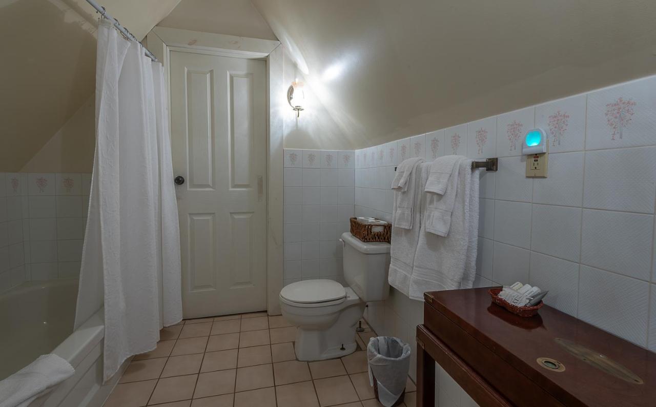 St. Martins Country Inn & Vaughan'S Restaurant Bagian luar foto