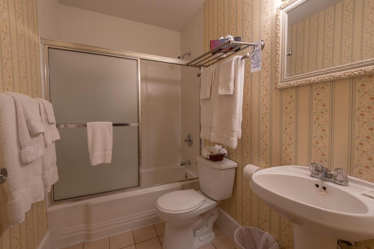 St. Martins Country Inn & Vaughan'S Restaurant Bagian luar foto