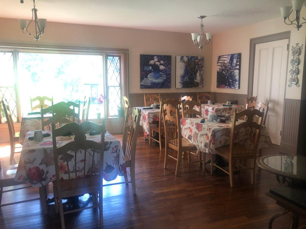 St. Martins Country Inn & Vaughan'S Restaurant Bagian luar foto