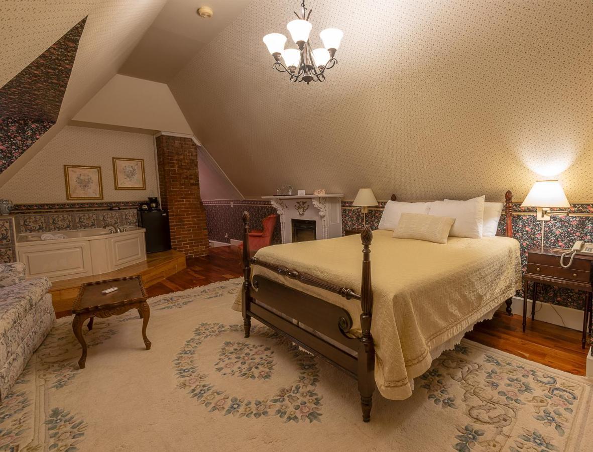 St. Martins Country Inn & Vaughan'S Restaurant Bagian luar foto