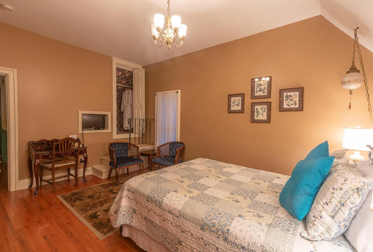 St. Martins Country Inn & Vaughan'S Restaurant Bagian luar foto